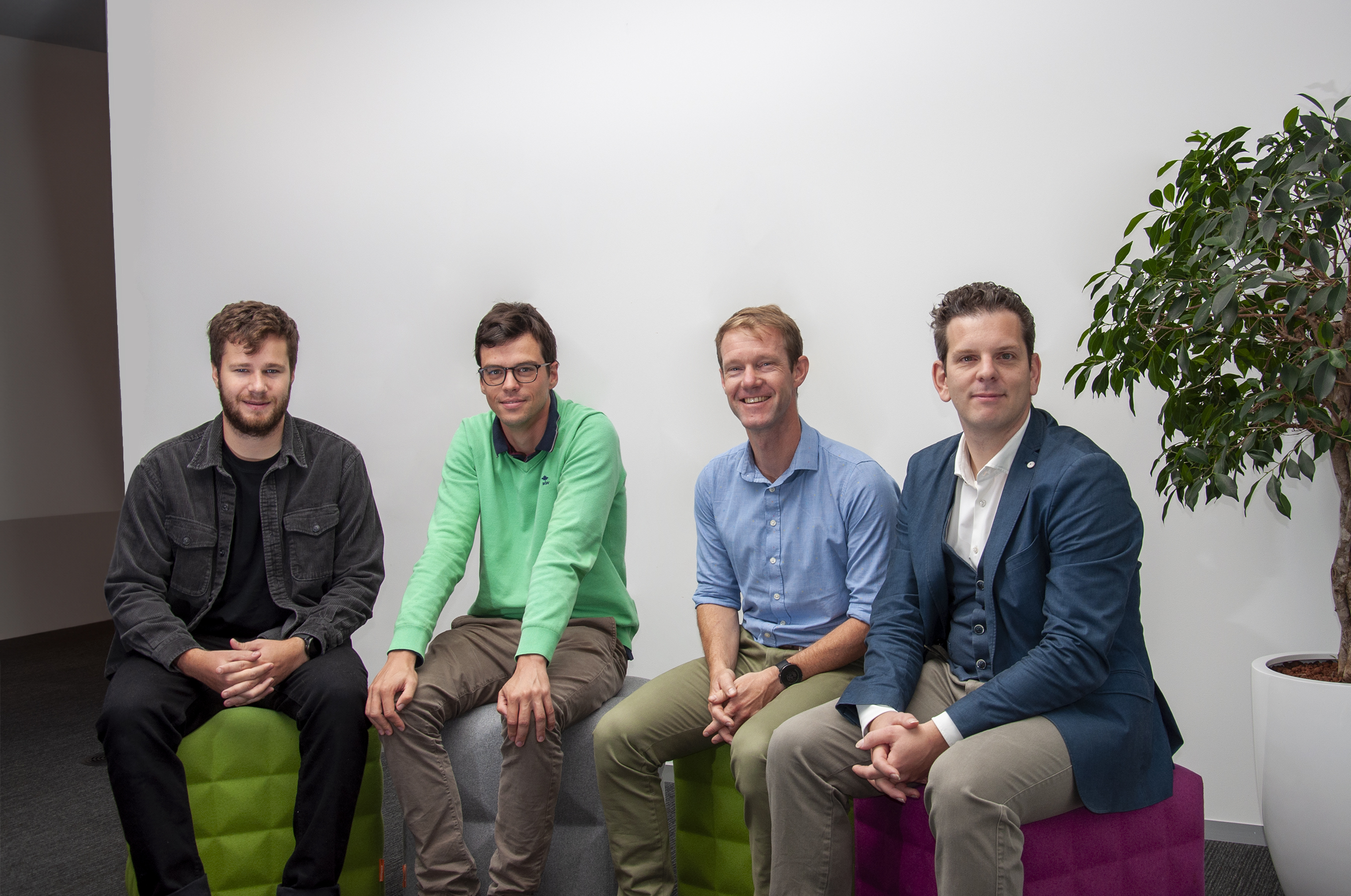 foto van het devops team achter mysavaco