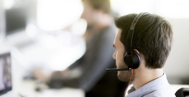 medewerker belt via headset